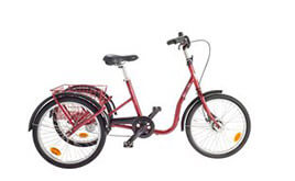 En röd specialcykel med tre hjul